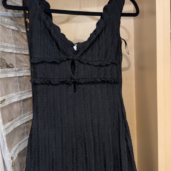 Meshki Black Pleated Ruched Off Shoulder Maxi Dress - Picture 5 of 5